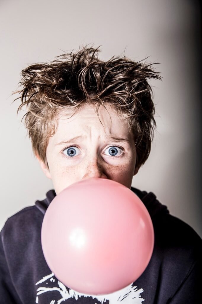 child, chewing gum, suprised-1359236.jpg